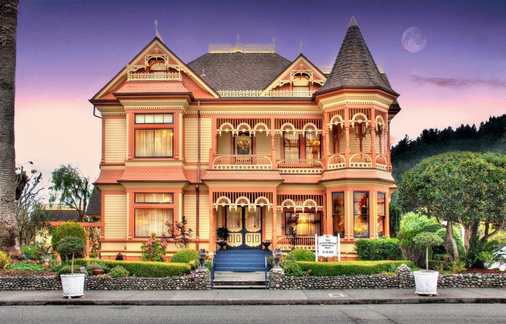 Gingerbread Mansion Main image